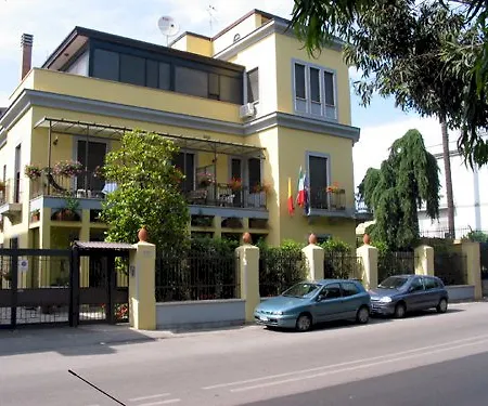 Отель Medici